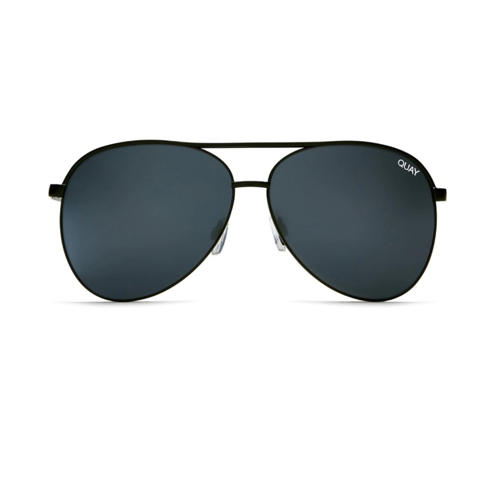 Quay Vivienne Aviators. Black frame and smoke lens.